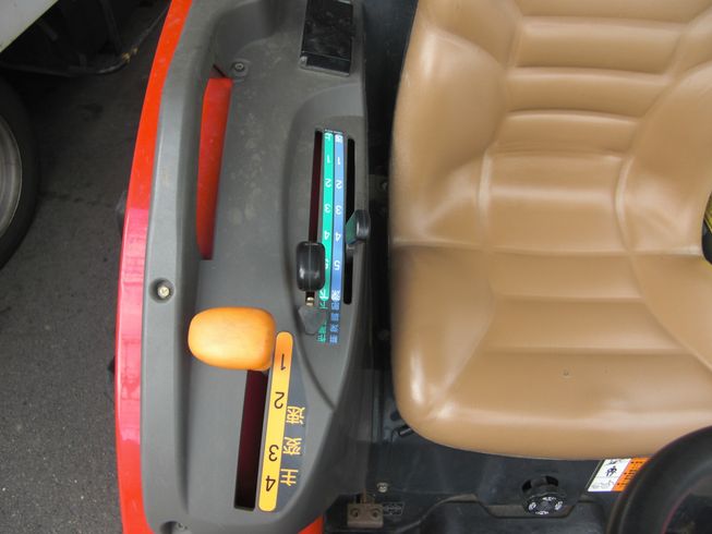 トラクター EF222VUKS5　フル装備　大型特殊免許不要 写真３