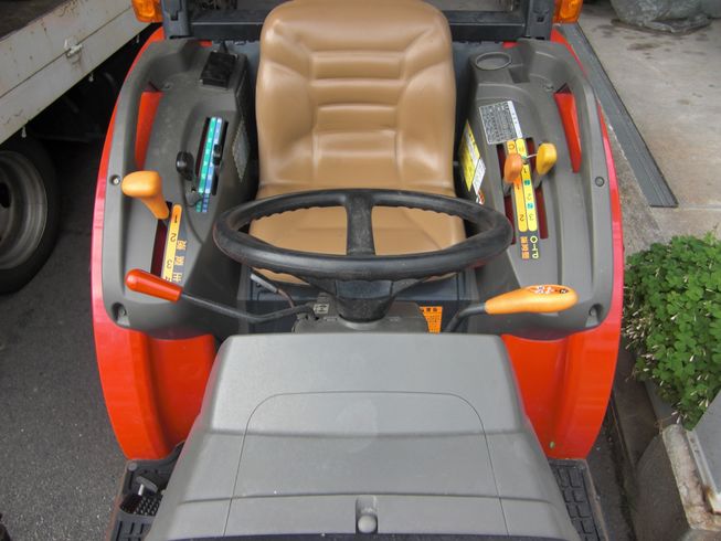 トラクター EF222VUKS5　フル装備　大型特殊免許不要 写真２