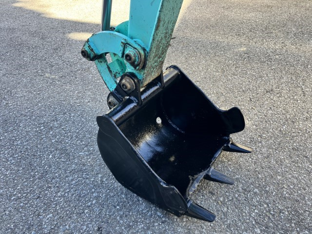 バックホー B08 写真３