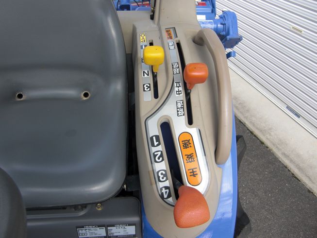 トラクター TH253-BA15VD　大型特殊免許不要　25馬力サンバイザー付でお買得 写真４