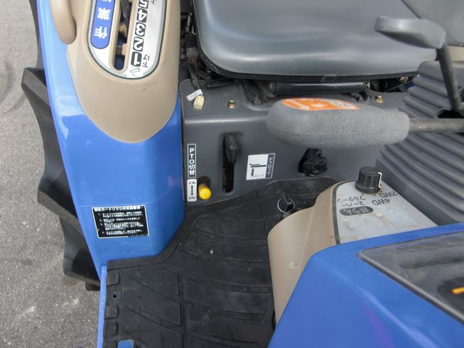 トラクター TH253-BA15VD　大型特殊免許不要　25馬力サンバイザー付でお買得 写真５