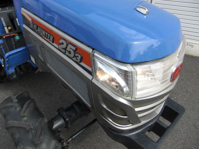 トラクター TH253-BA15VD　大型特殊免許不要　25馬力サンバイザー付でお買得 写真10