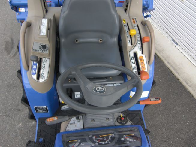 トラクター TH253-BA15VD　大型特殊免許不要　25馬力サンバイザー付でお買得 写真２