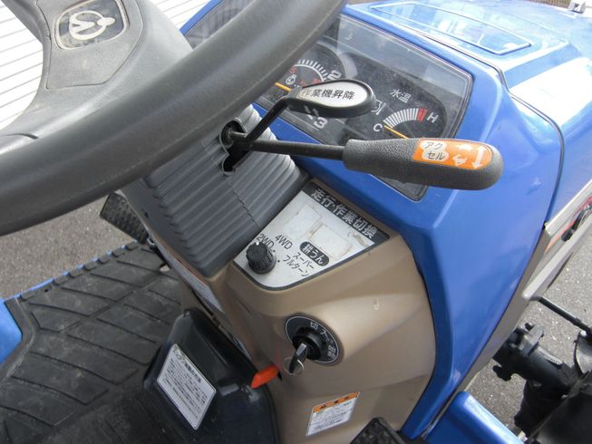 トラクター TH253-BA15VD　大型特殊免許不要　25馬力サンバイザー付でお買得 写真９