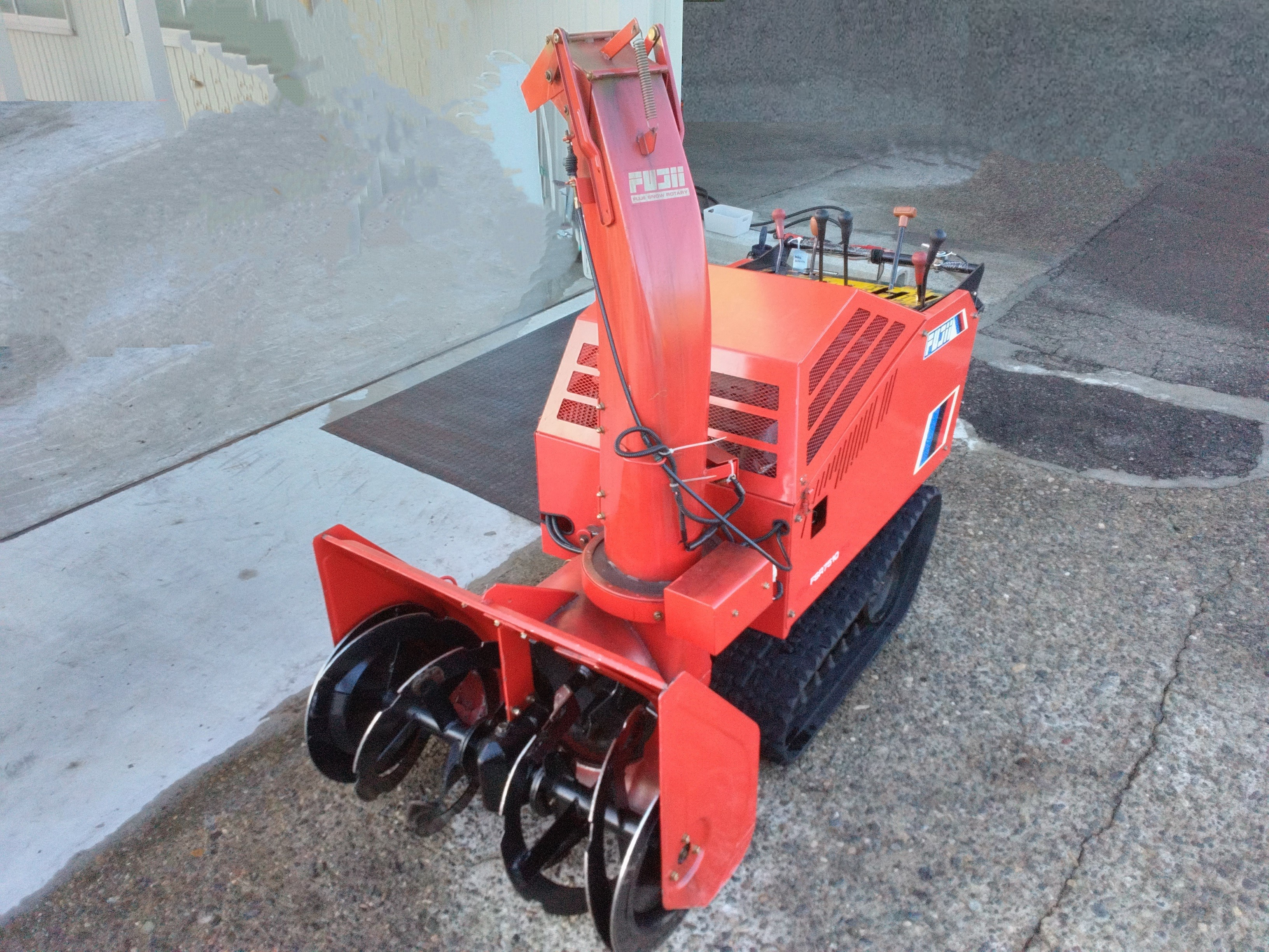フジイ 除雪機 写真