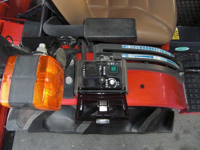 トラクター Ke16-VUS3　小型フル装備　　　　　　　　　　　　　　　　　　　　　 写真４