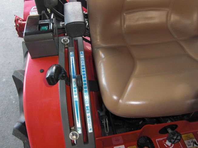 トラクター Ke16-VUS3　小型フル装備　　　　　　　　　　　　　　　　　　　　　 写真３