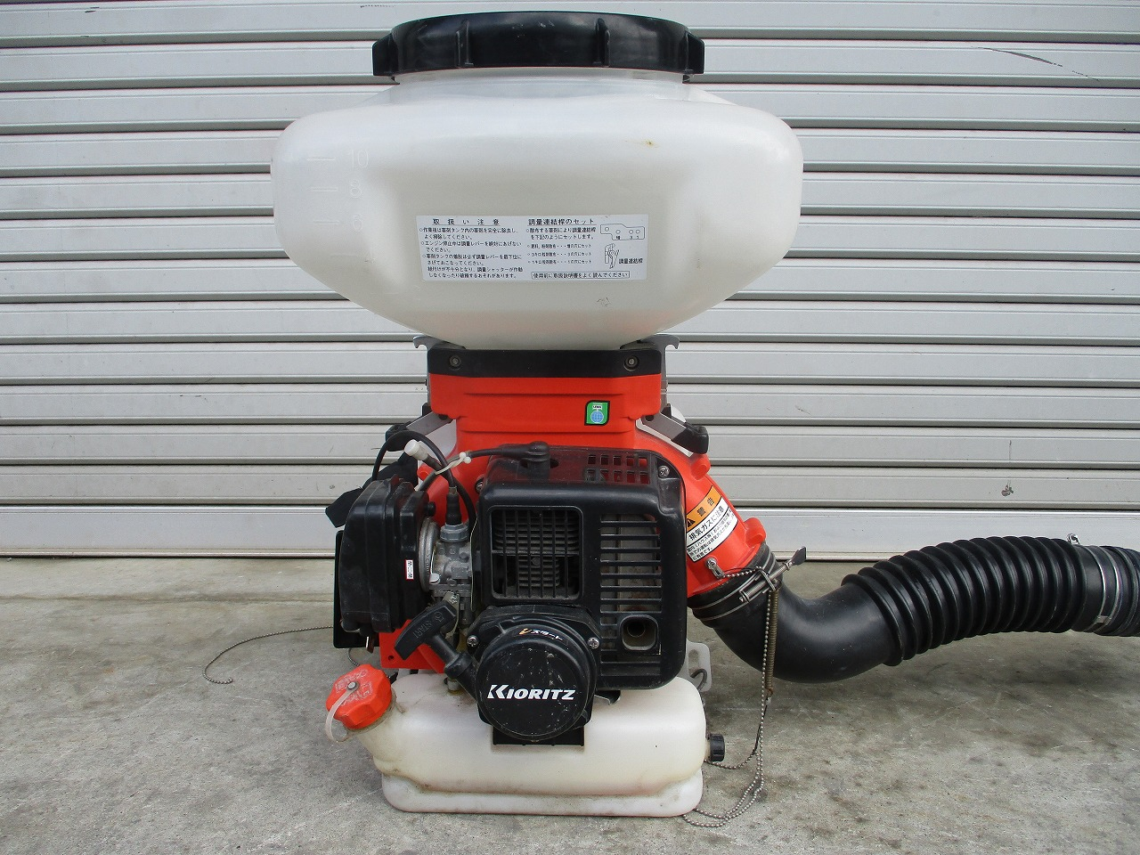 背負動力散布機 DME401A 写真３