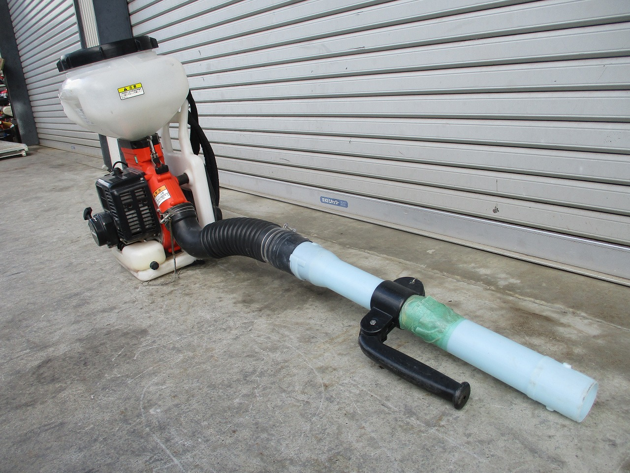 背負動力散布機 DME401A 写真８