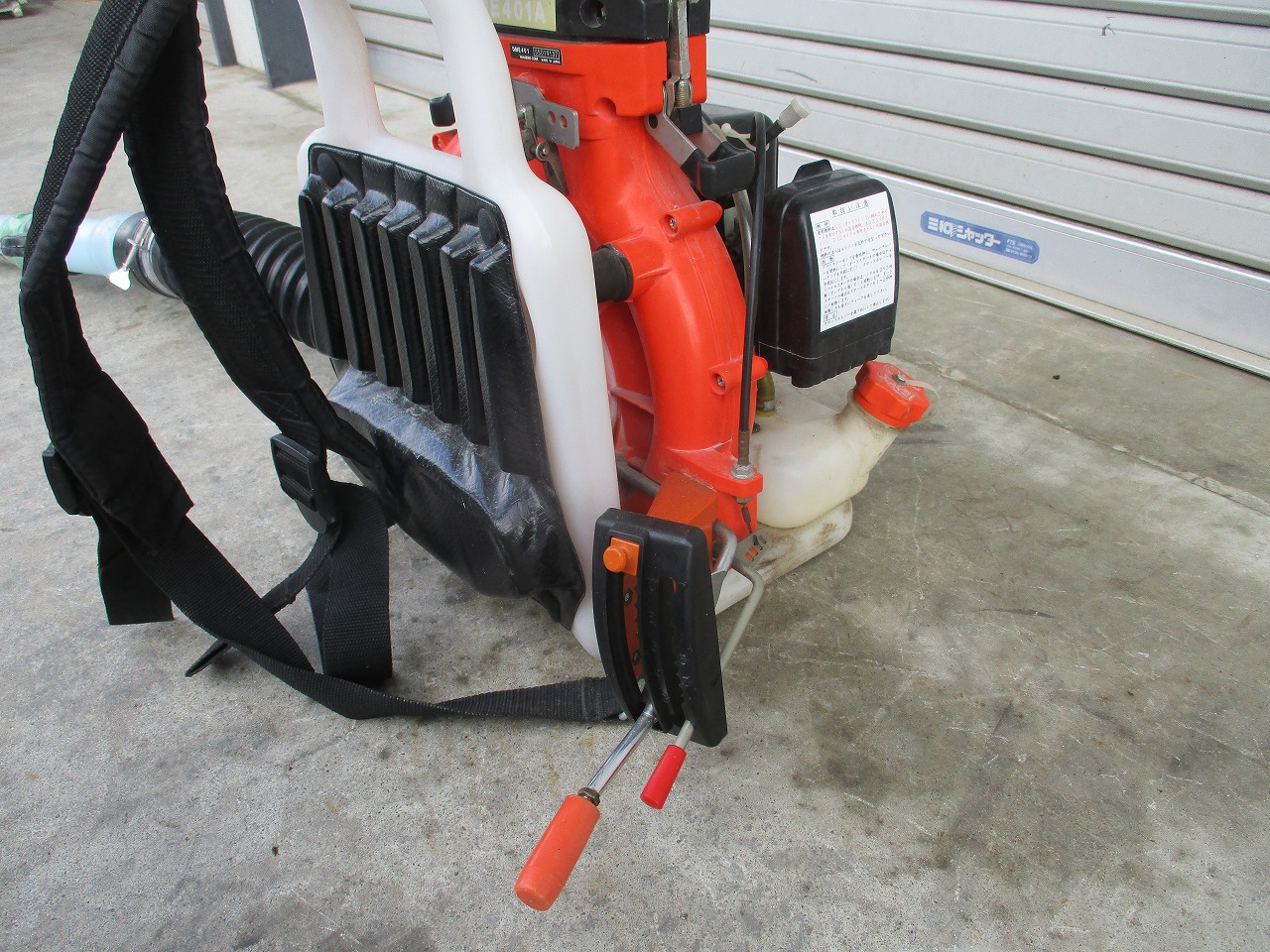 背負動力散布機 DME401A 写真７