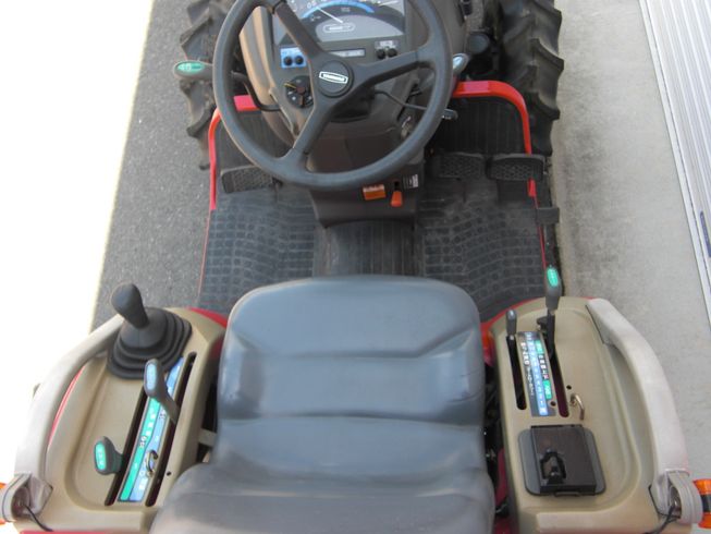 トラクター AF118L-VPUS4　　フル装備 写真５