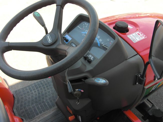 トラクター AF118L-VPUS4　　フル装備 写真６