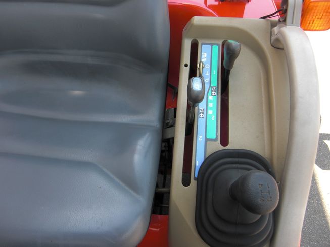 トラクター AF118L-VPUS4　　フル装備 写真４