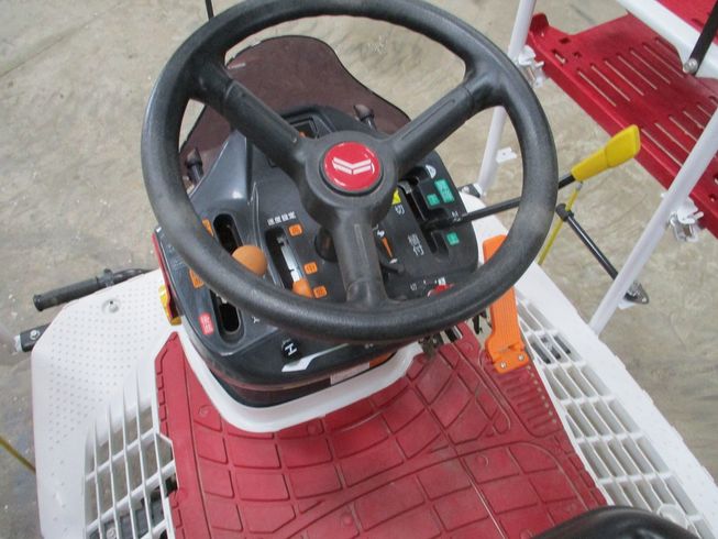 田植機 YR4J 写真６