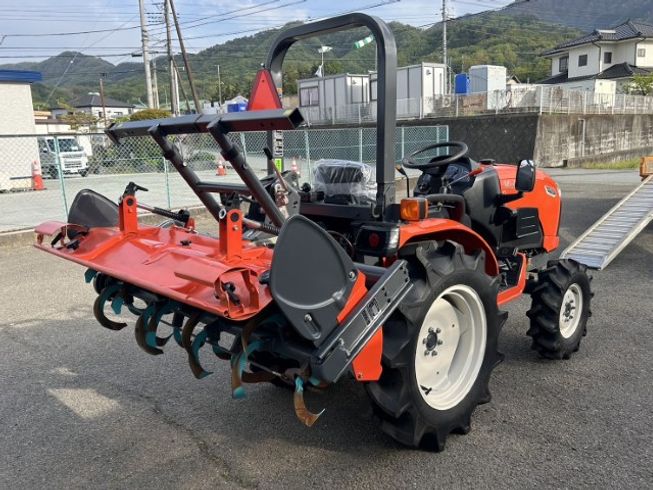 トラクター NB21SPMARF14 写真３