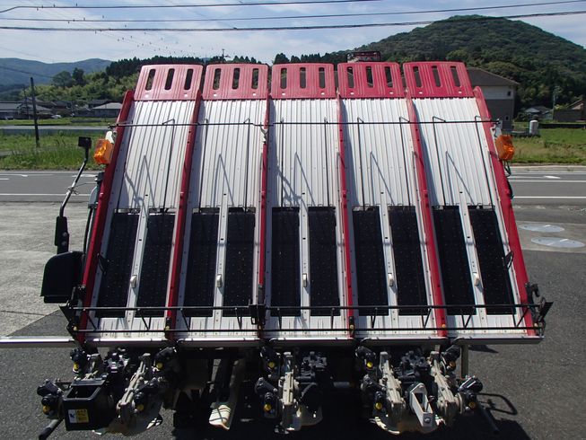 田植機 YR5D-XU-ZF 写真４