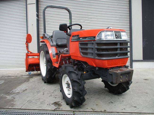 トラクター B92 写真２