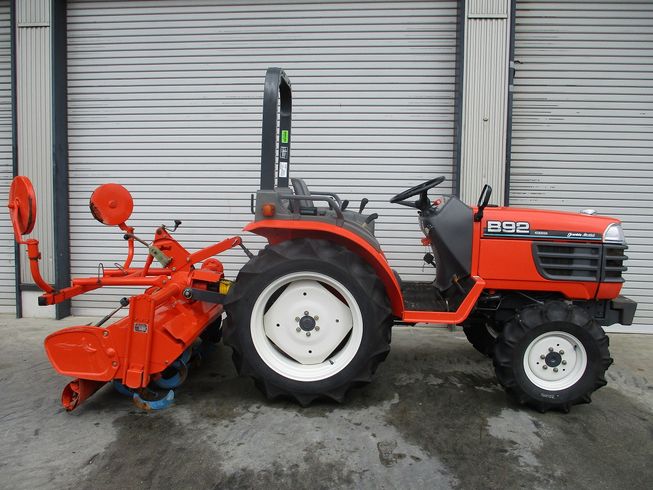 トラクター B92 写真３