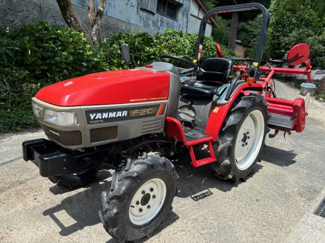 トラクター F210 写真３