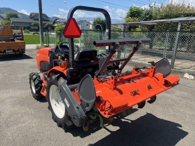 トラクター NB21SPMA 写真３