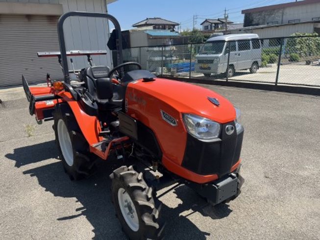 トラクター NB21SPMA 写真２