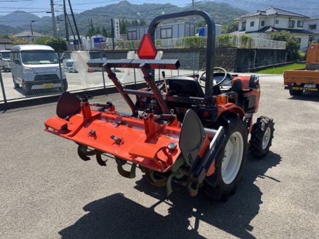 トラクター NB21SPMA 写真４