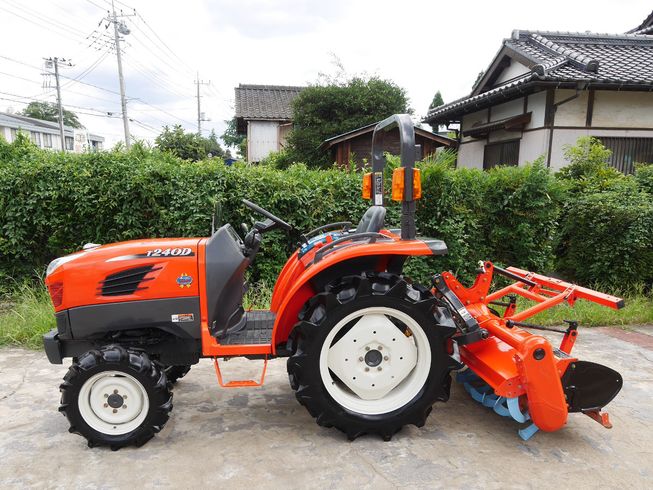 トラクター T240D 写真３