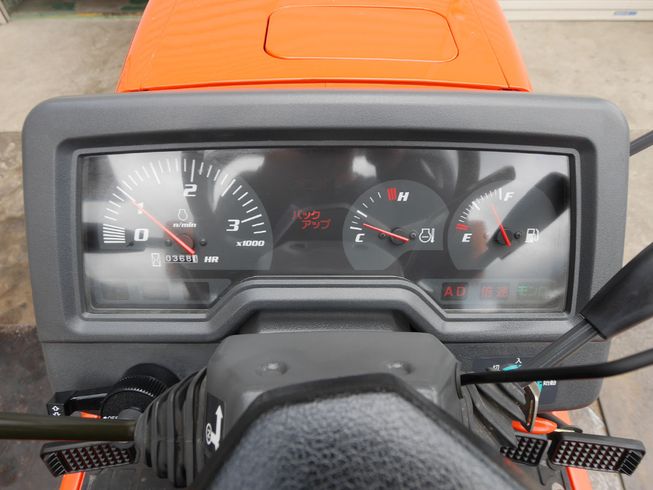 トラクター T240D 写真５