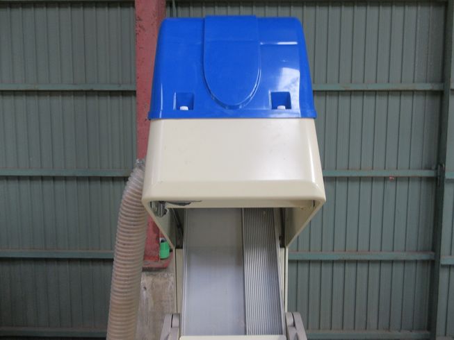 色彩選別機 FGS-2000 写真６