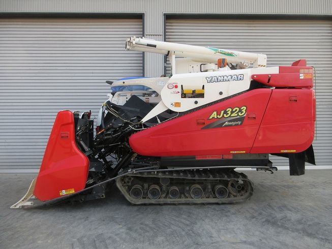 コンバイン AJ323 写真３