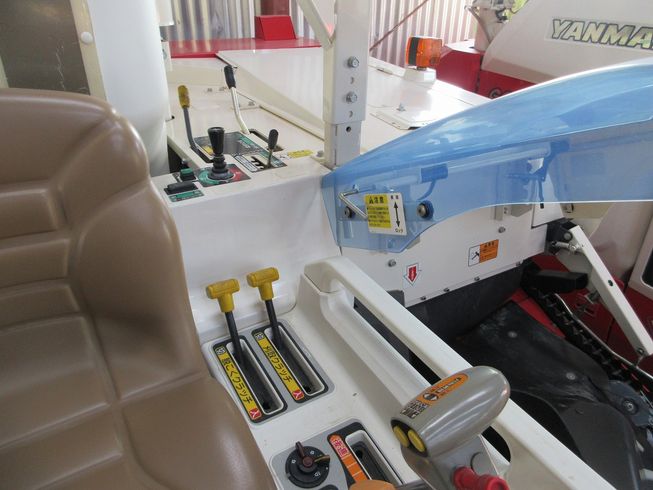 コンバイン AJ323 写真５