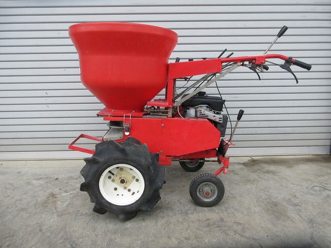 肥料散布機 MF1000 写真２