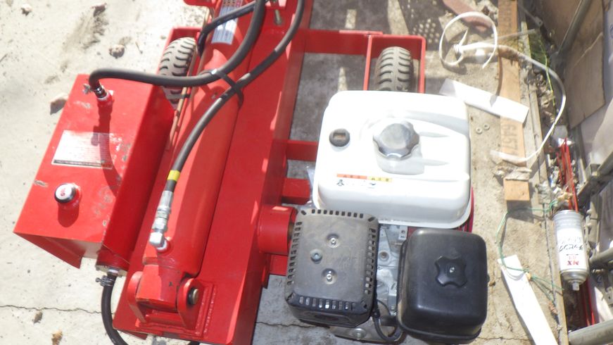 薪割り機 NCW750EGA 写真２