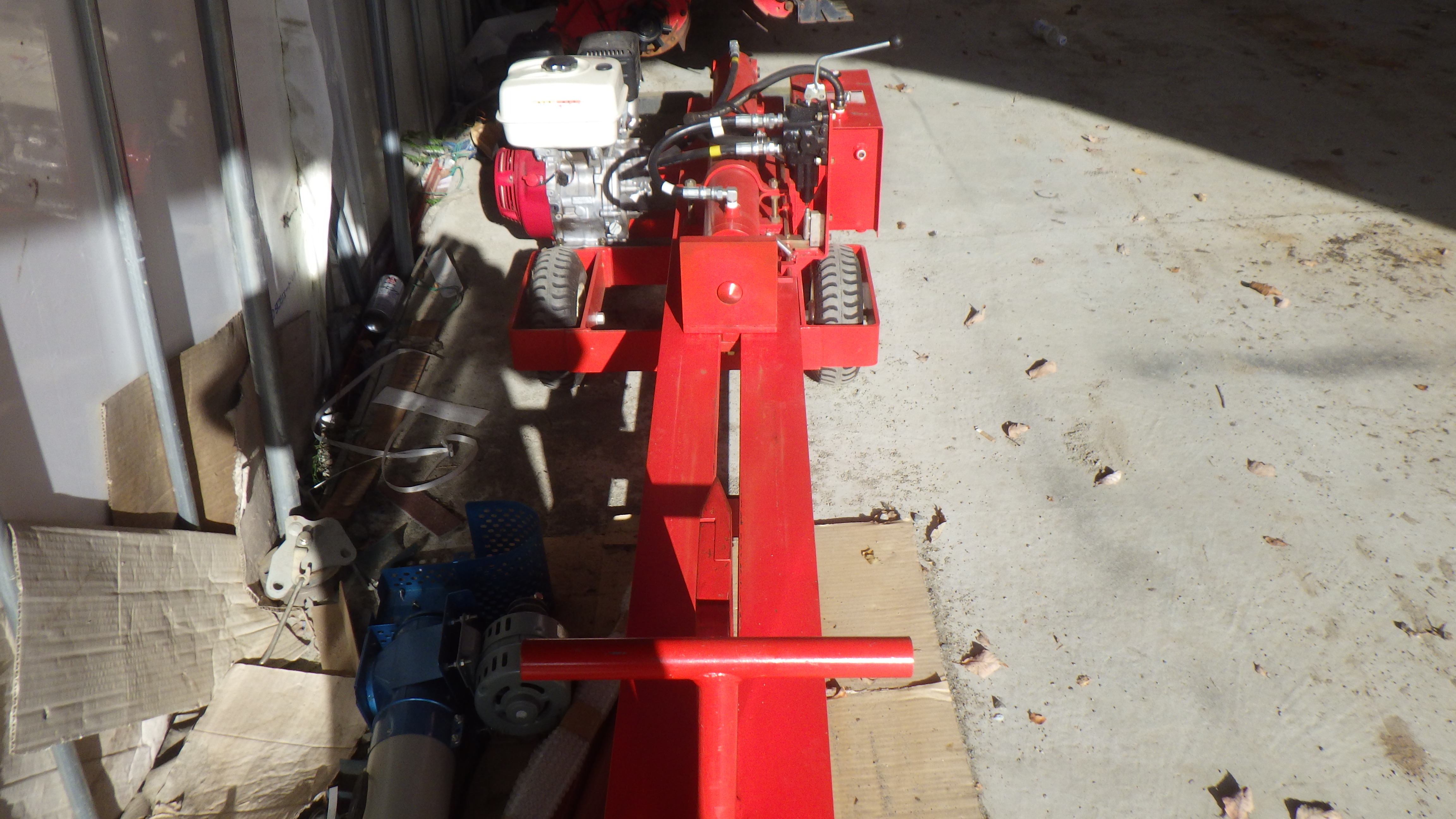 丸久製作所 薪割り機 写真