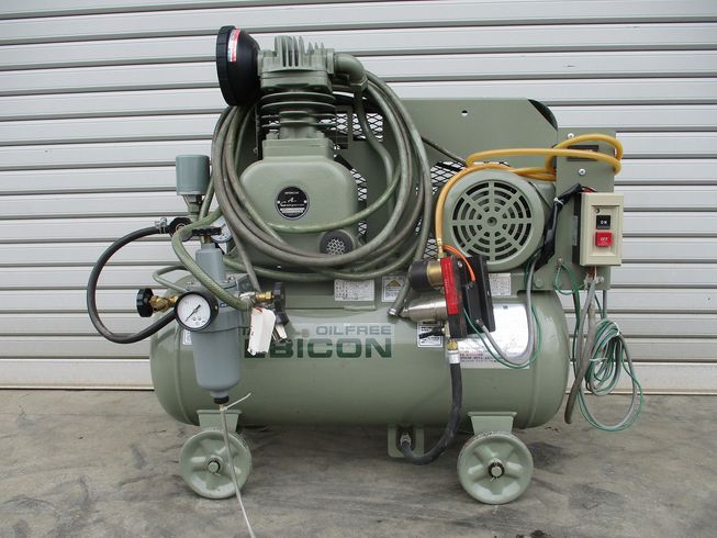 日立 コンプレッサー 写真