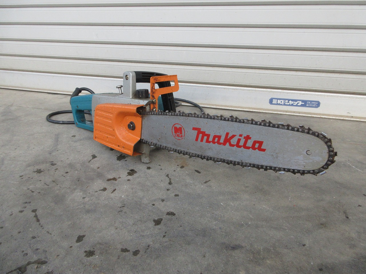 マキタ チェーンソー 写真