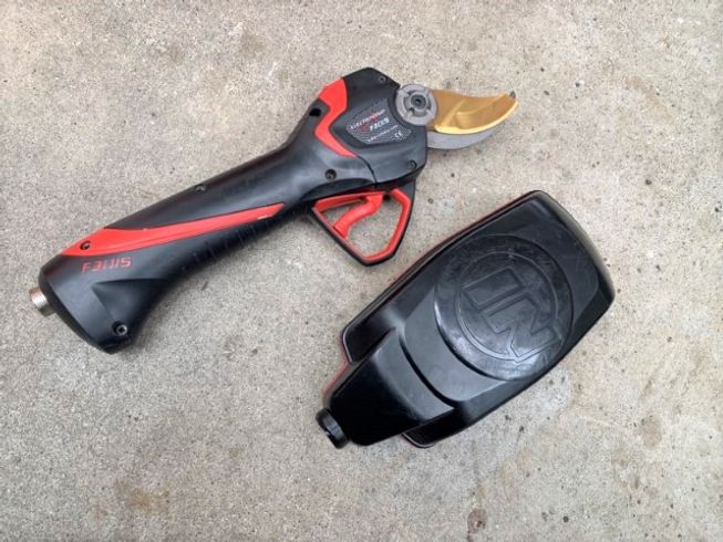 電動剪定はさみ F3015（396932） 写真３