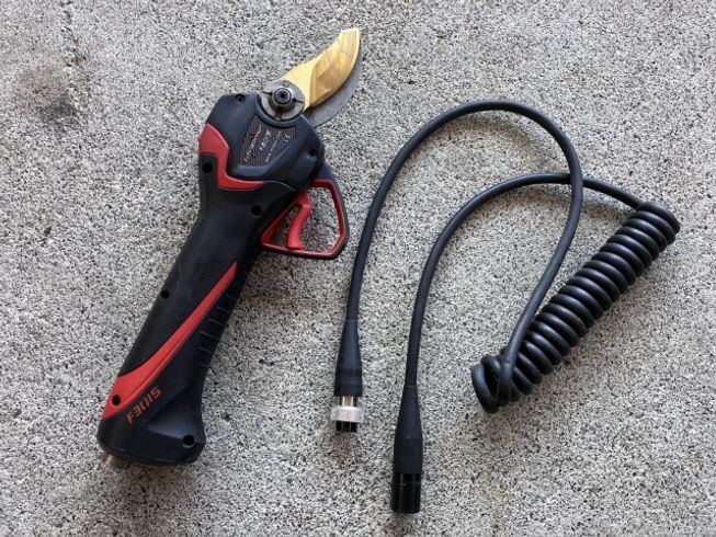 電動剪定はさみ F3015（306824） 写真２