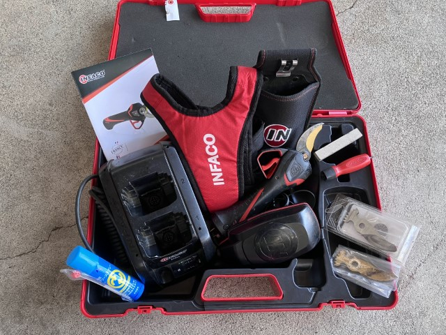 インファコ 電動剪定はさみ 写真