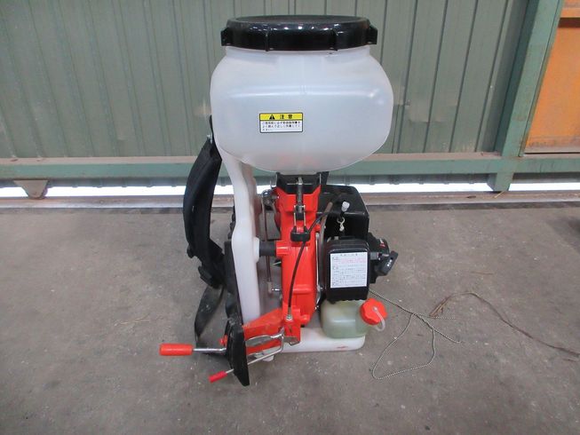 背負式動力散布機 DME401A 写真３