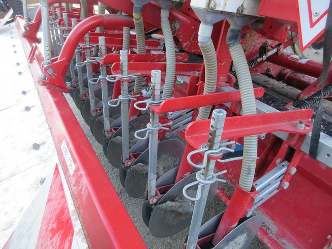 サーフロータリー＋搭載型シーダー TBM2400E+UF-H10T 写真９