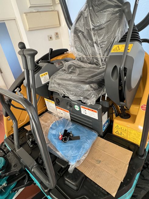 バックホー U-20-3AHG  展示機新車!!  値上げ前直前!！　限定1台特価!! 写真２