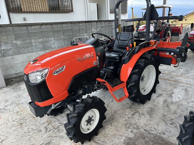 トラクター NB21SPMA RF4 写真２