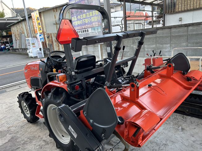 トラクター NB21SPMA RF4 写真４