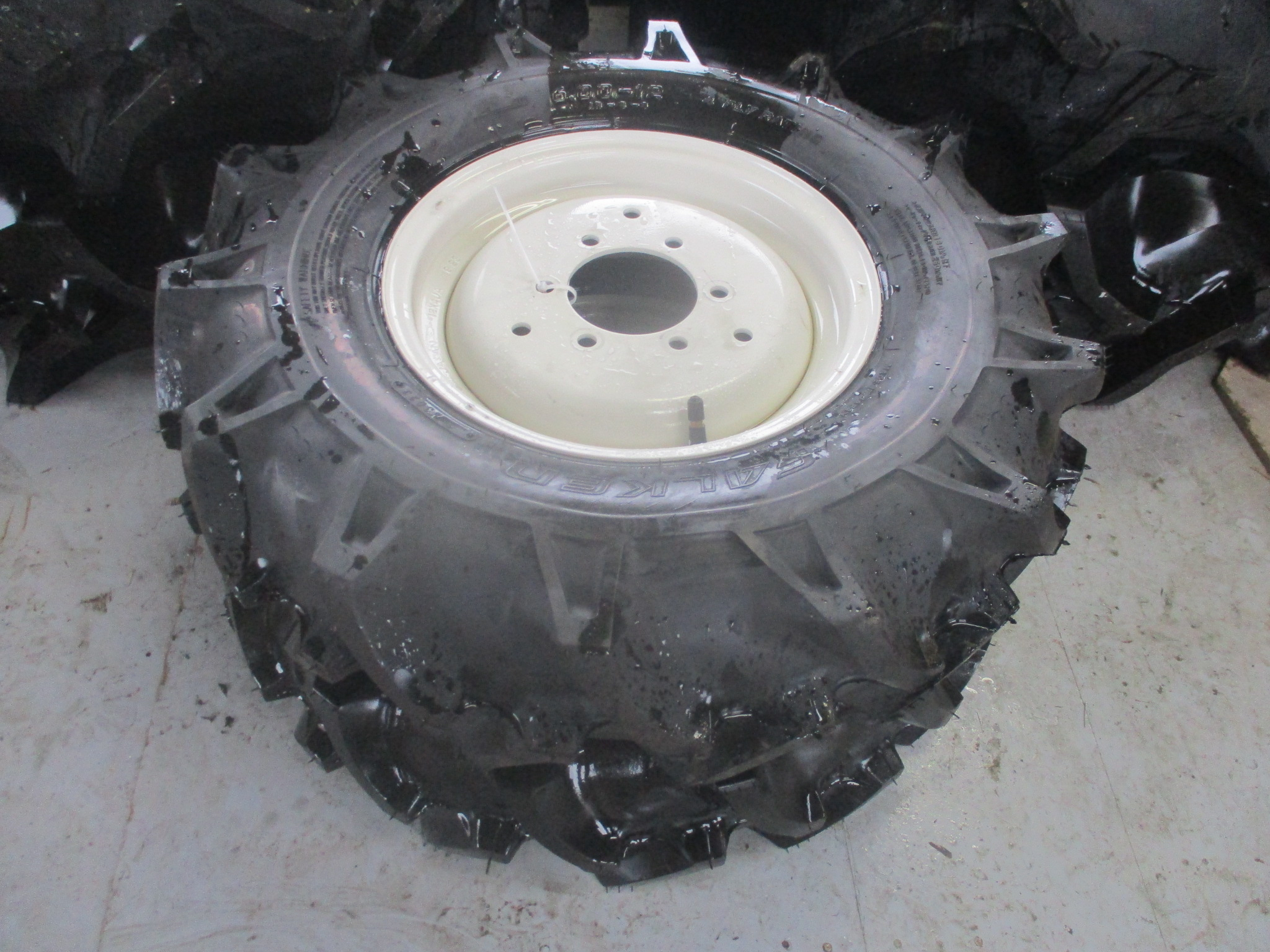 ファルケン トラクター用前輪タイヤ 写真