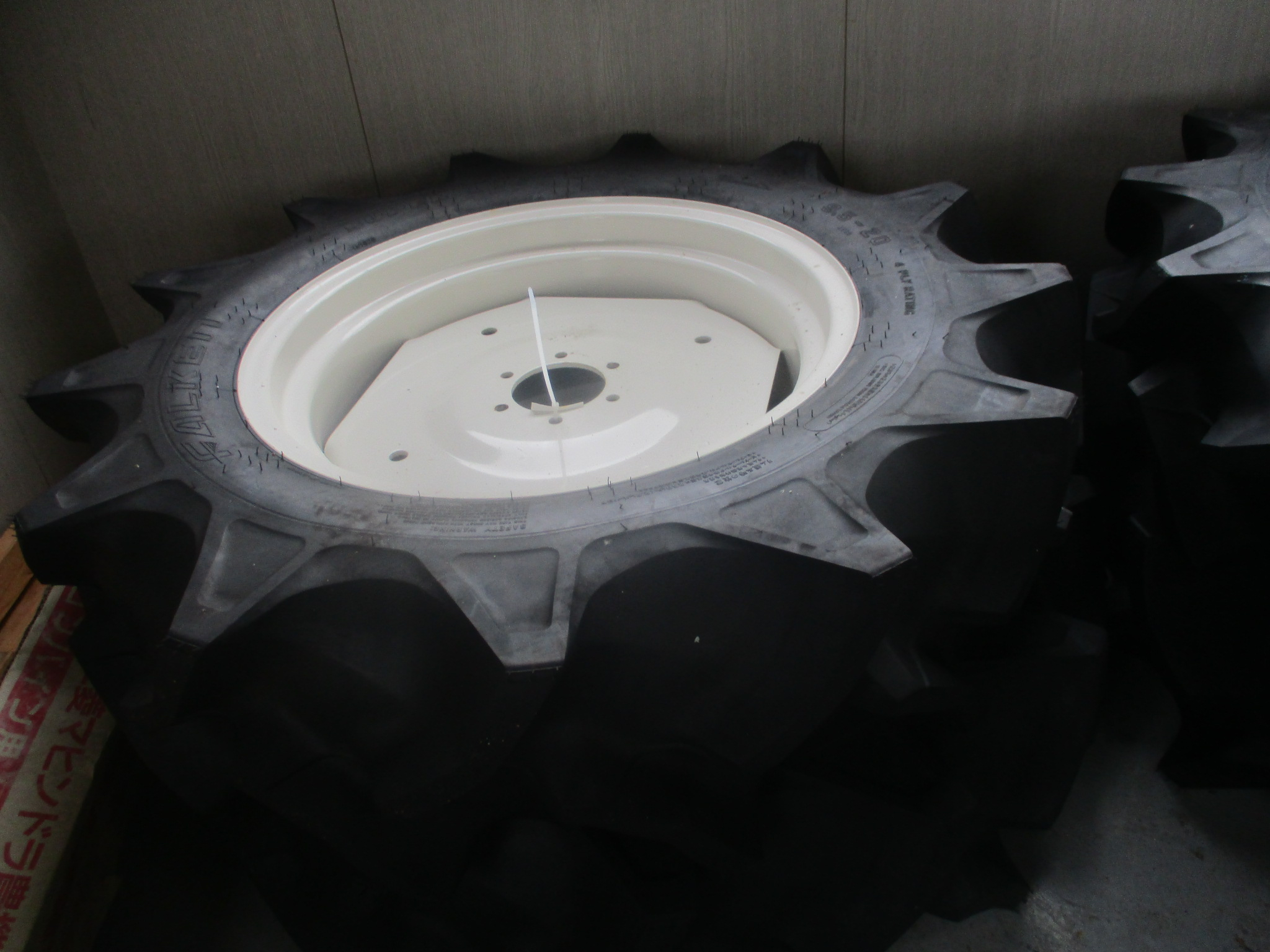 ファルケン トラクター用後輪タイヤ 写真