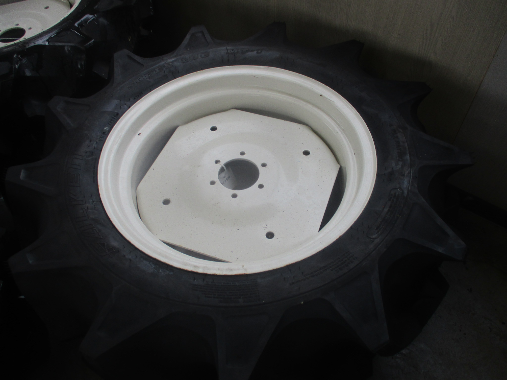 ファルケン トラクター用後輪タイヤ 写真