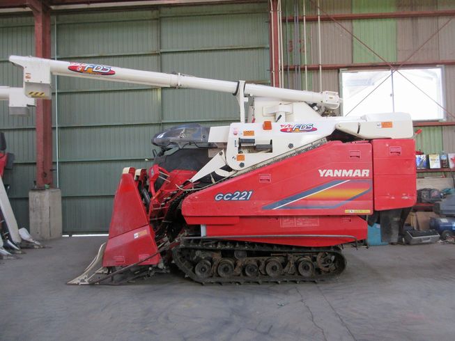 コンバイン GC221 写真３