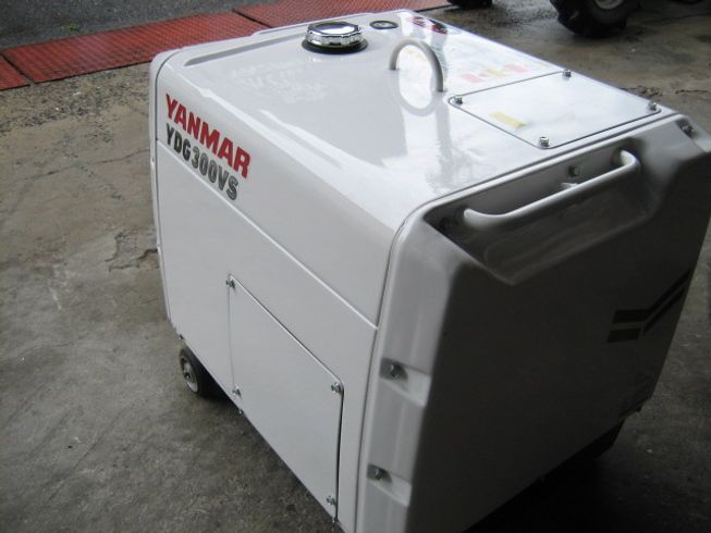 発電機 YDG300VS-6E-W 写真５
