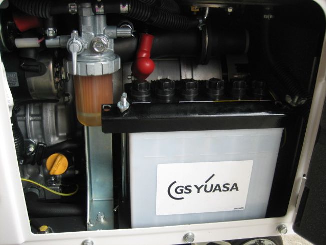 発電機 YDG300VS-6E-W 写真６